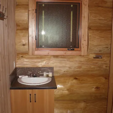 Porteau Cove Olympic Legacy Cabins Furry Creek Room photo