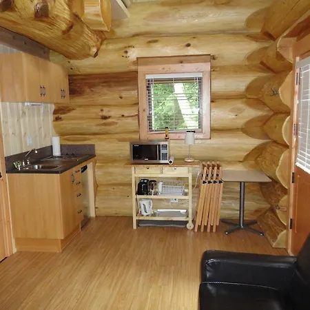 Porteau Cove Olympic Legacy Cabins Furry Creek Room photo